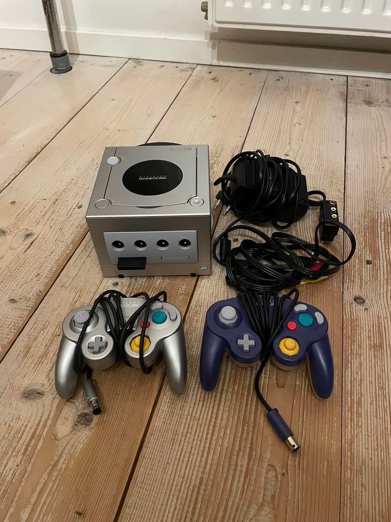 Nintendo GameCube console, Spelcomputers en Games, Ophalen of Verzenden, Zo goed als nieuw, Zilver, Met 2 controllers