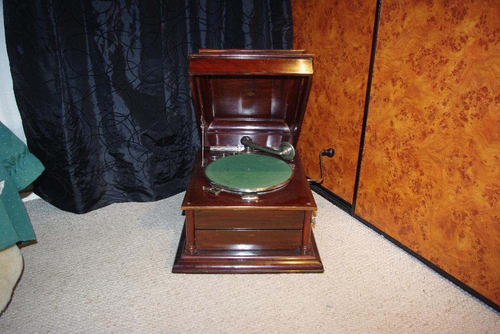 Parthafoon / platenspeler / koffergramofoon, Ophalen of Verzenden