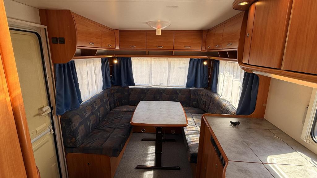 Dethleffs Beduin 540 V bouwjaar 2001 met voortent en luifel, Schokbreker, Rondzit, Bedrijf, Dethleffs