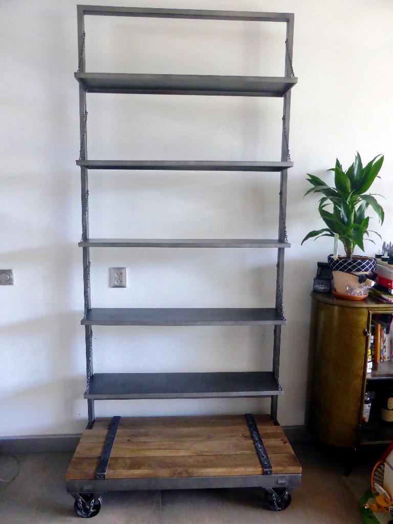 Industriële Metalen kast met 5 klapbare dragers., Ophalen, Met plank(en), 100 tot 150 cm, 200 cm of meer