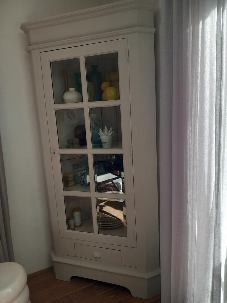 Beige geverfde hoekkast, Ophalen