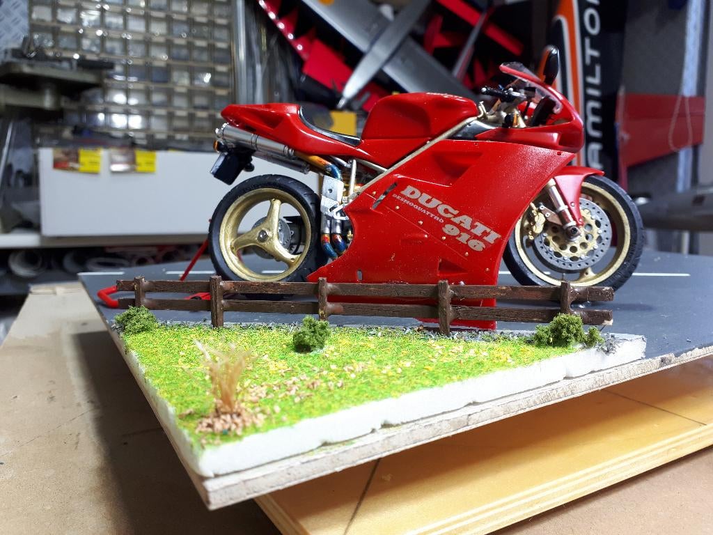 Ducati. Tamiya, Ophalen, Nieuw, 1:35 tot 1:50, Diorama