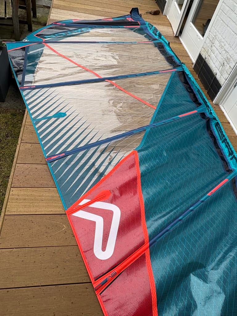 SEVERNE GATOR 7.5 surfzeil, Met draagtas, 7 m² of meer, Ophalen of Verzenden, Zo goed als nieuw