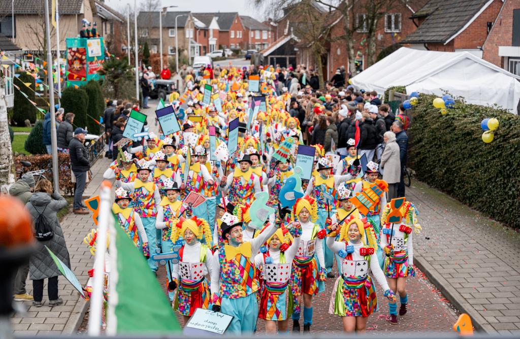 Carnavalspakken loopgroep thema spelletjes, Maat 38/40 (M), Carnaval, Ophalen of Verzenden, Kleding