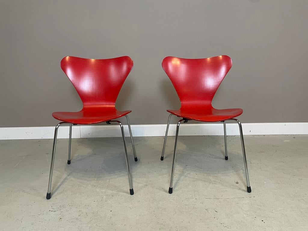 2 vlinderstoelen door Arne Jacobsen van Italiaanse productie, Ophalen, Gebruikt, Twee, Hout