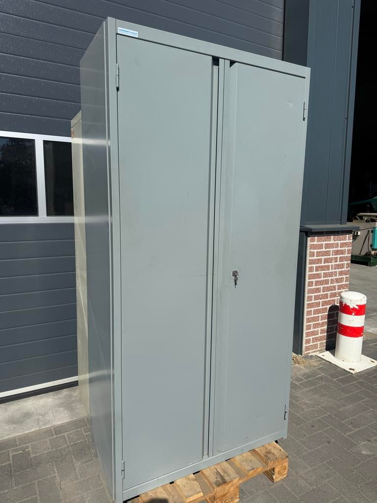 Grijze metalen vakkenkast, Ophalen of Verzenden, Gebruikt