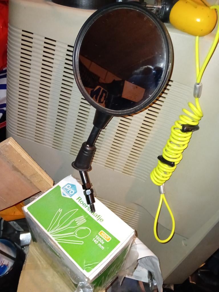 Rechter spiegel sym fiddle 4 gebruikerssporen €30, Ophalen of Verzenden, Gebruikt, Overige typen, SYM