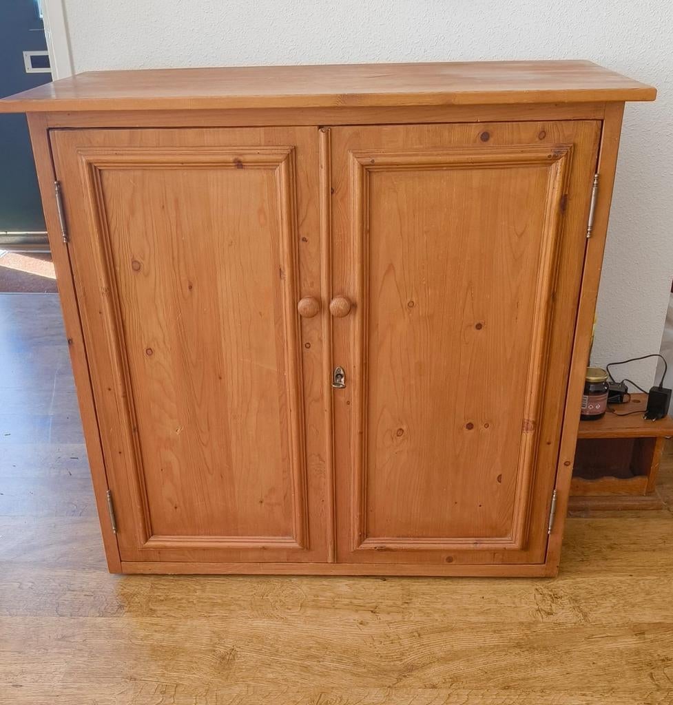 Oude massief grenen kast, Ophalen, Gebruikt