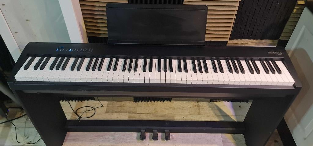 Roland FP-30X | Met houten standaard + pedalen + digital app, Muziek en Instrumenten, Ophalen, Zwart, Digitaal, Zo goed als nieuw
