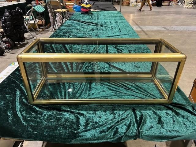 Vitrine voor op verzamelaars beurs of Vlooienmarkt, Ophalen