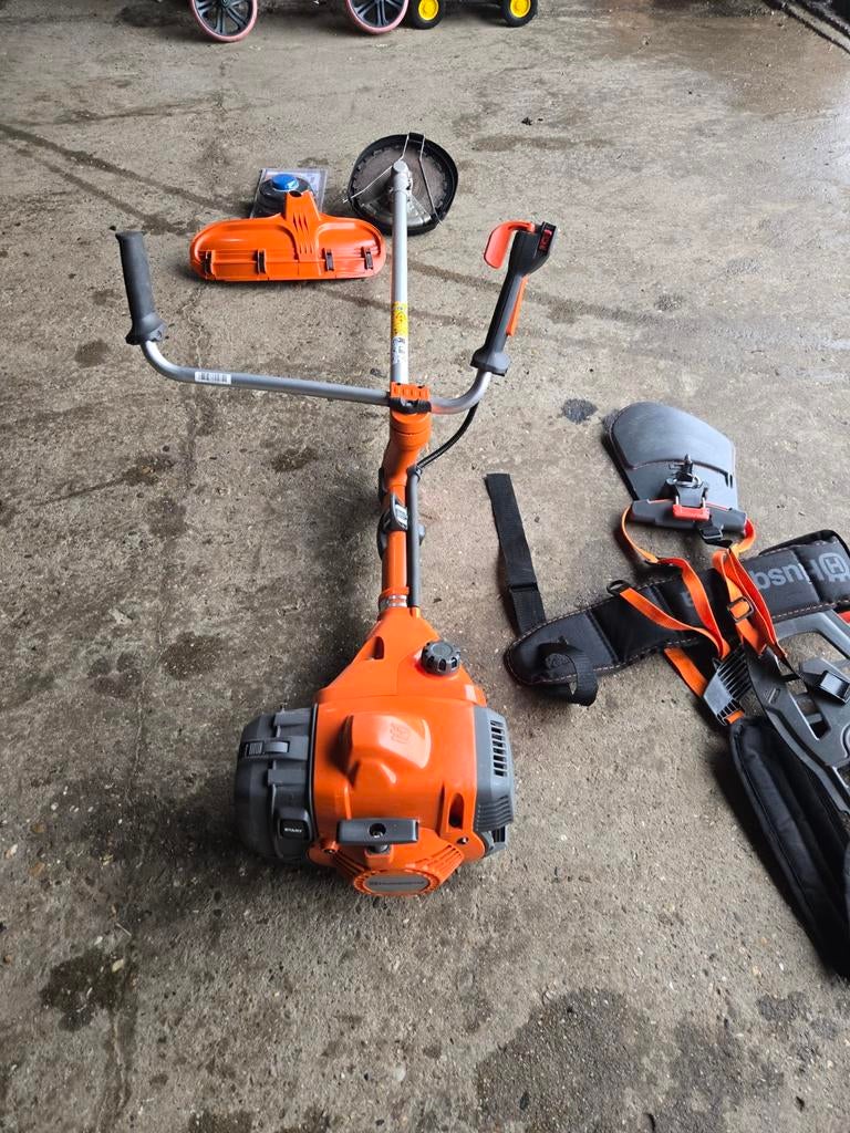 Zeer nette Husqvarna 545 FX Autotune Demo | Harnas, draadbol, Husqvarna 545 RXT bosmaaier, Benzine, Husqvarna 545 FX bosmaaier Autotune