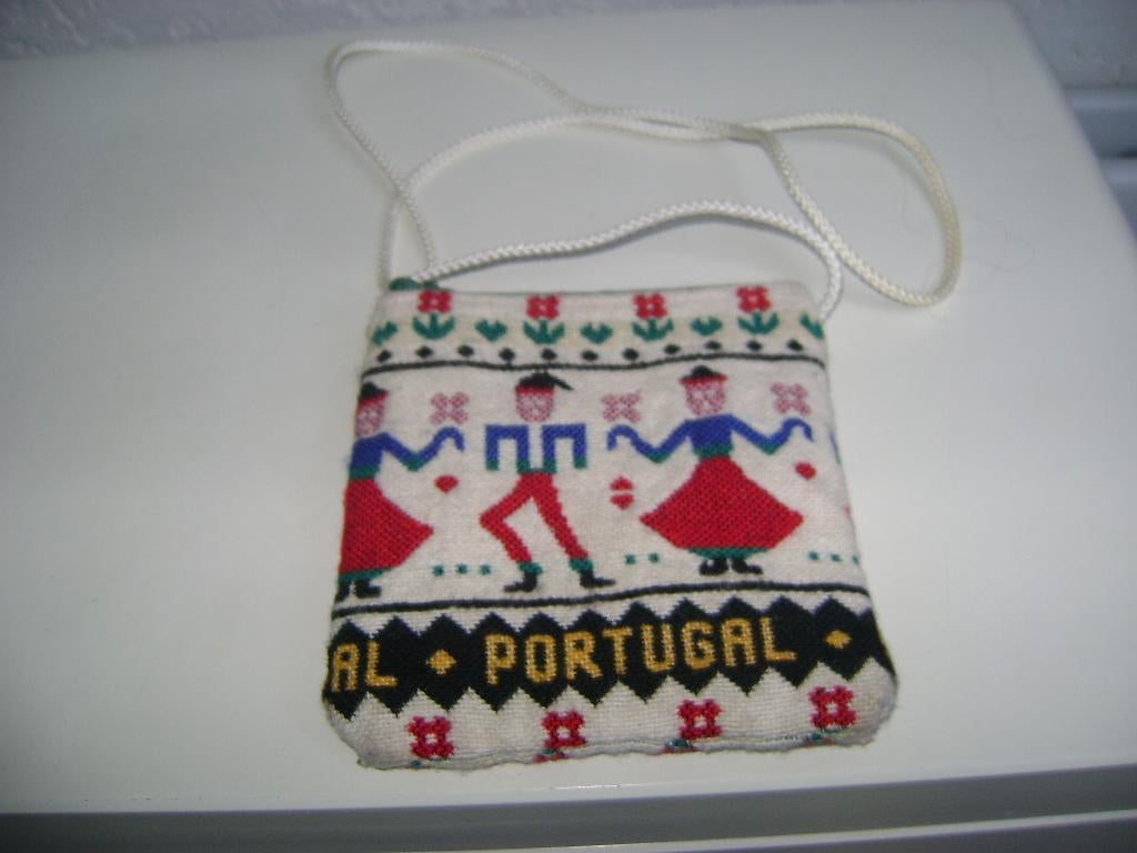 schoudertasje uit portugal van 12breedx13cm hoog, Ophalen of Verzenden, Zo goed als nieuw