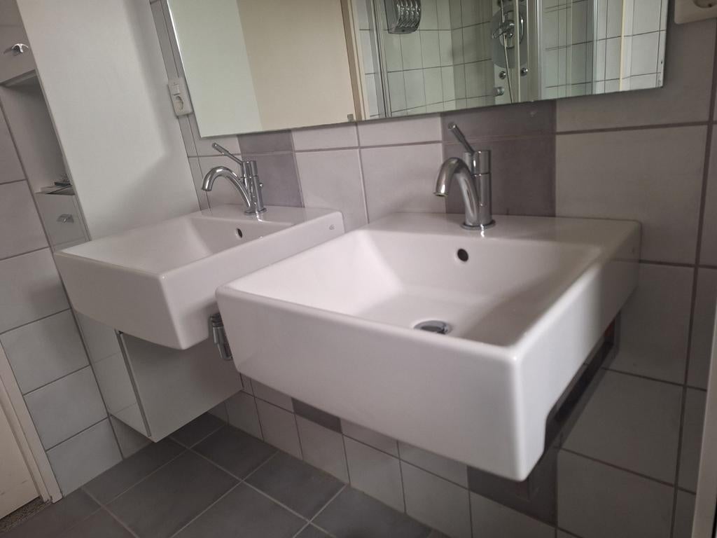 Villeroy en boch 2 wastafels incl toebehoren, Ophalen