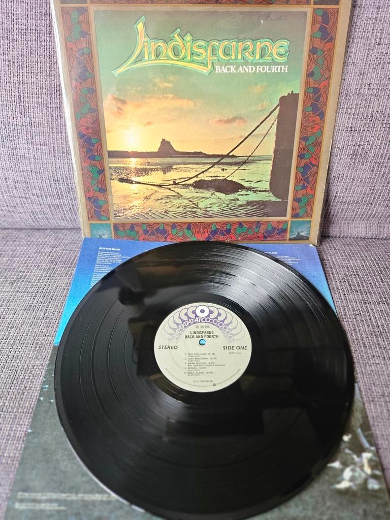 Lp. Lindisfarne, black and fourty, Ophalen of Verzenden, Zo goed als nieuw, 12 inch, Poprock