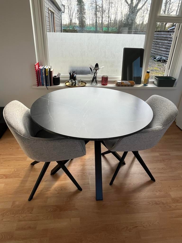 Gloednieuwe tafel met 2 gloednieuwe stoelen, Huis en Inrichting, Tafels | Eettafels, Ophalen, Zo goed als nieuw, Rechthoekig, 50 tot 100 cm