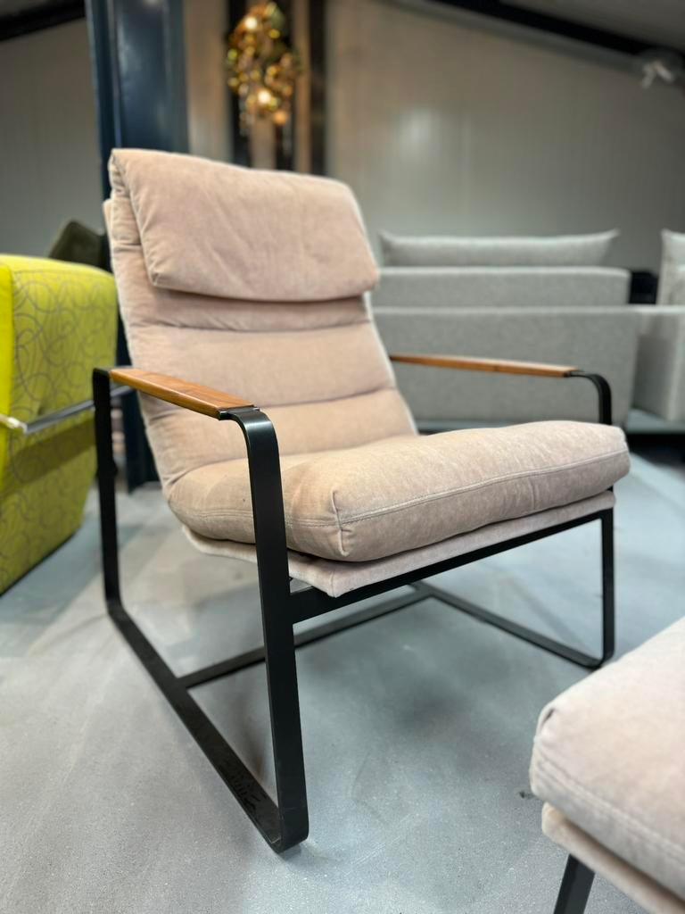 Als nieuw Leolux Fauteuil Met Poef Lucir stof Design stoel, Leolux, 75 tot 100 cm, Ophalen of Verzenden, Zo goed als nieuw