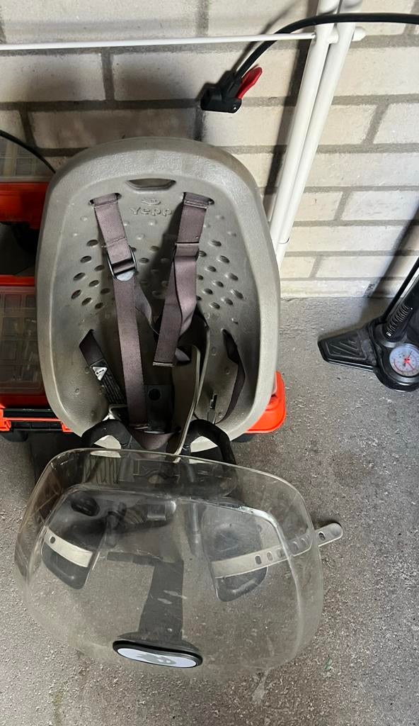 yepp voorzitje, Fietsen en Brommers, Fietsaccessoires | Fietsstoeltjes, Ophalen, Gebruikt, Voorzitje, Voetsteuntjes