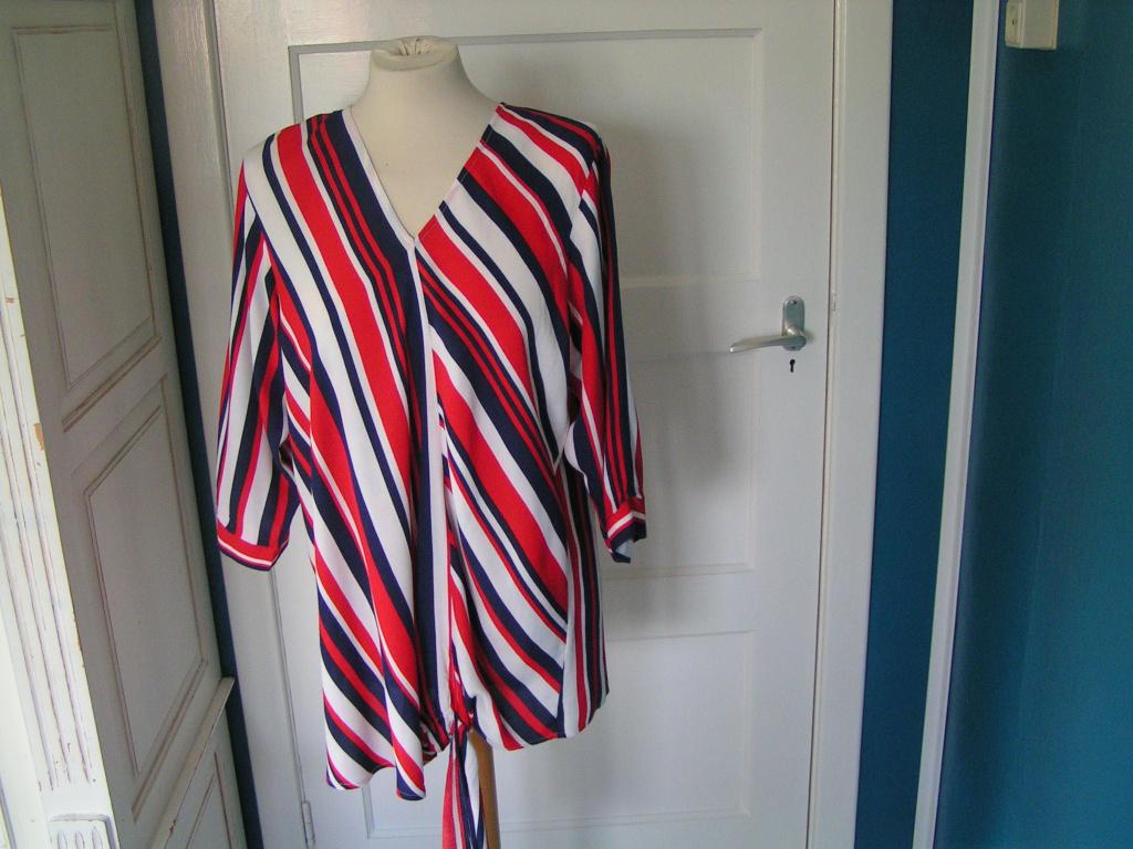 Prachtig Als Nieuwe Blouse maat 44-46 Yesta, Ophalen of Verzenden, Nieuw, Maat 42/44 (L), Blauw