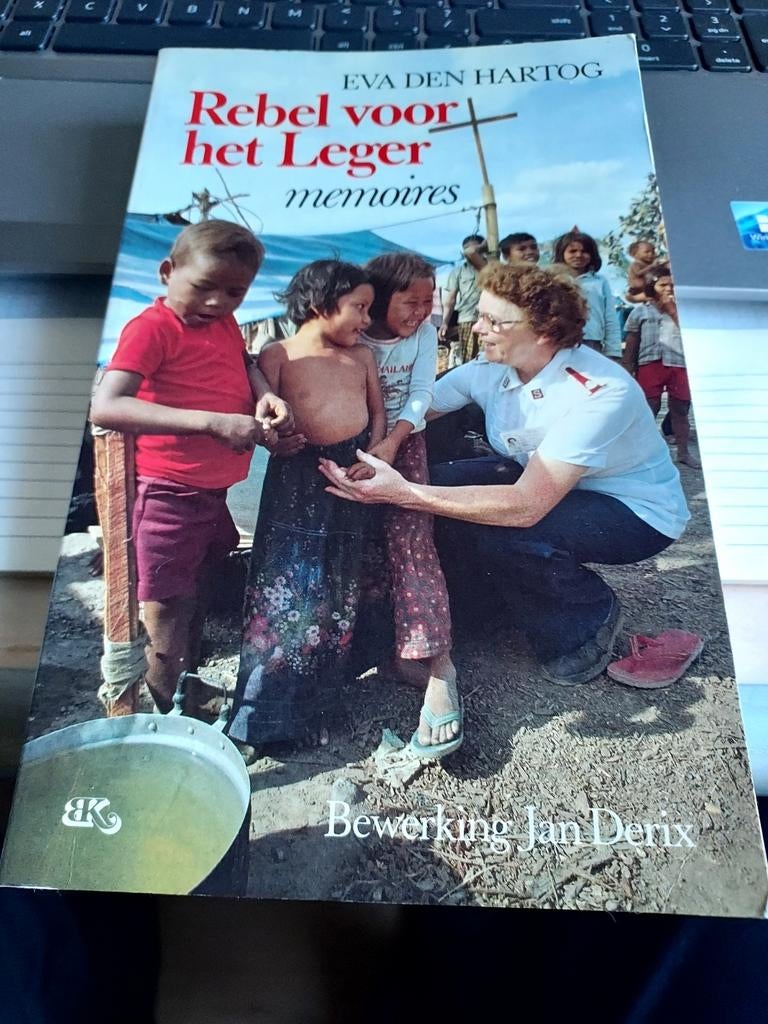 GESIGNEERD Rebel voor het Leger. Eva Den Hartog., Boeken, Ophalen of Verzenden, Gelezen