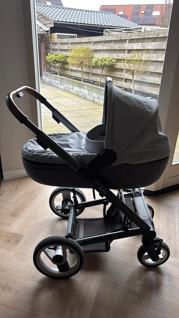 Mutsy Kinderwagen Pure grijs, Kinderen en Baby's, Kinderwagens en Combinaties, Ophalen, Gebruikt, Combiwagen, Met reiswieg