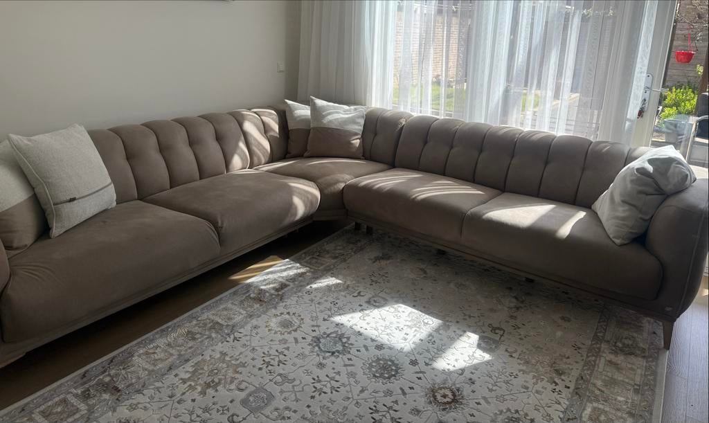 beige hoekbank zo goed als nieuw, Huis en Inrichting, Banken | Bankstellen, Hoekbank, Ophalen of Verzenden, Zo goed als nieuw