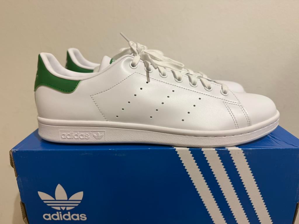 Te koop nieuwe Adidas Stan Smith maat 47 1/3, Postlaan 3, Wit, Ophalen of Verzenden, Zo goed als nieuw