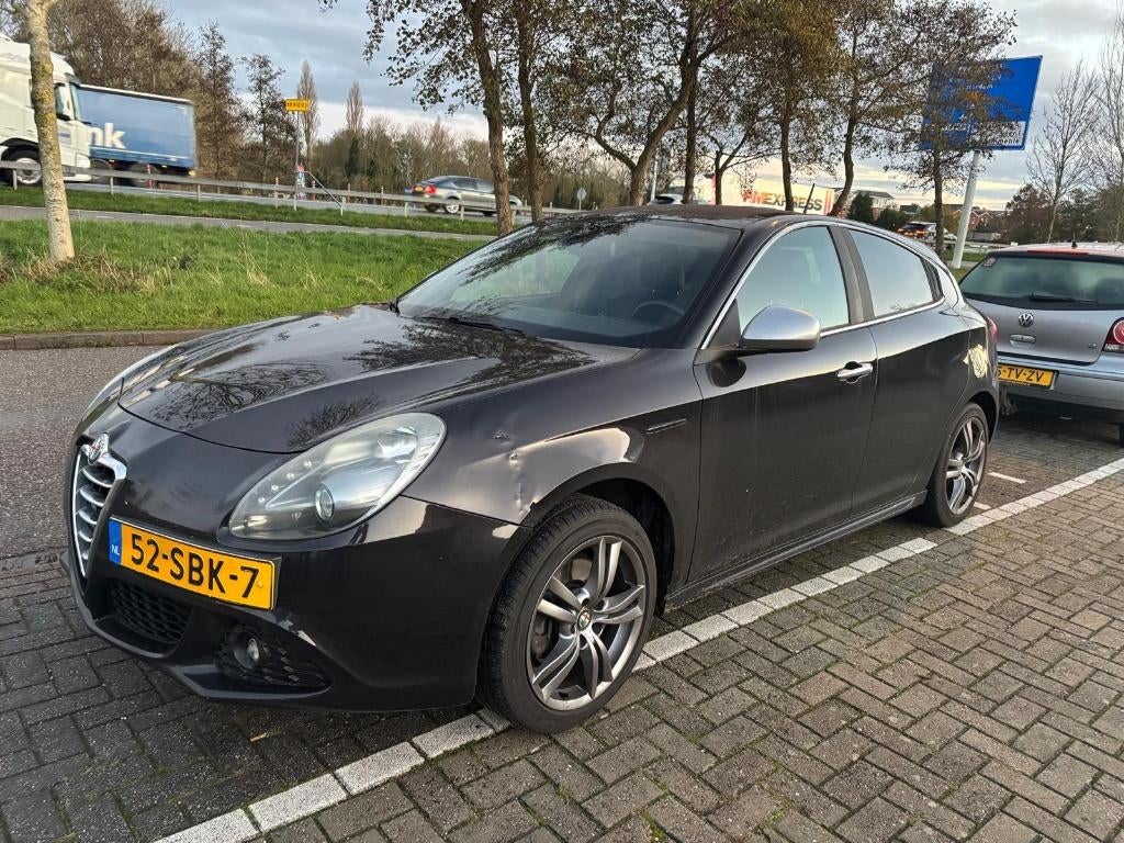 Alfa Romeo Giulietta 2.0 Jtdm 170 pk Trekhaak Leer 227.000!, Auto's, Alfa Romeo, Euro 5, Zwart, 4 cilinders, Zwart