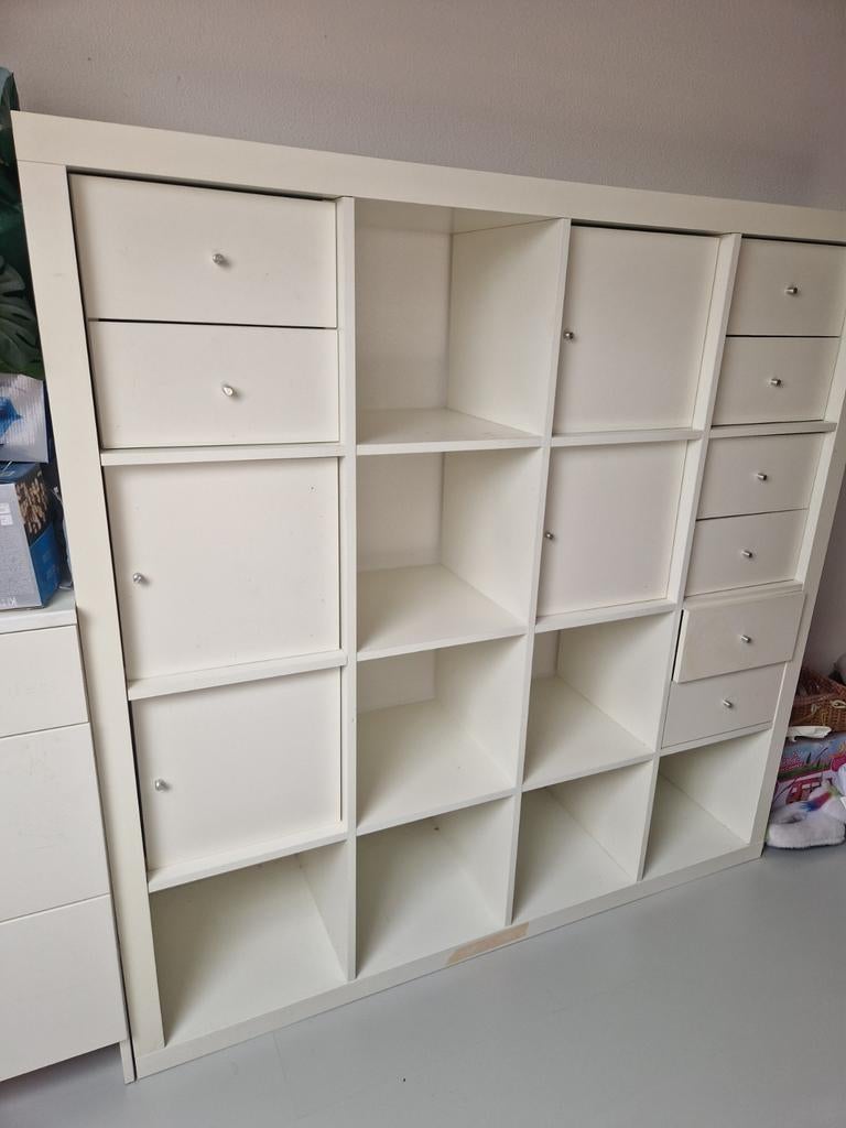 Gratis Ikea Kallax kast met lades en deurtjes (ironisch), Ophalen of Verzenden, Gebruikt