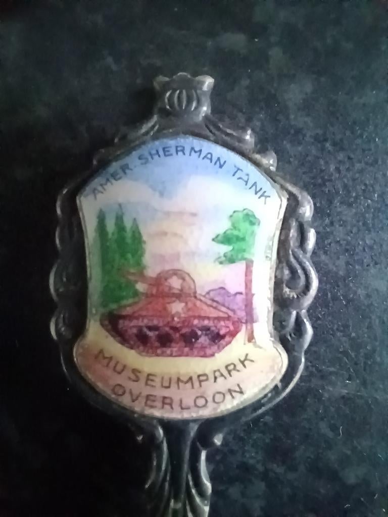 Theelepeltje Overloon Museumpark Amer. Sherman tank, Ophalen