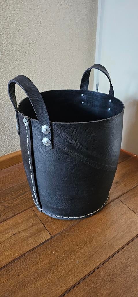 Rubberen Plantenbak van een Gerecyclede Autoband, Ophalen, Zo goed als nieuw, Rond, Mand