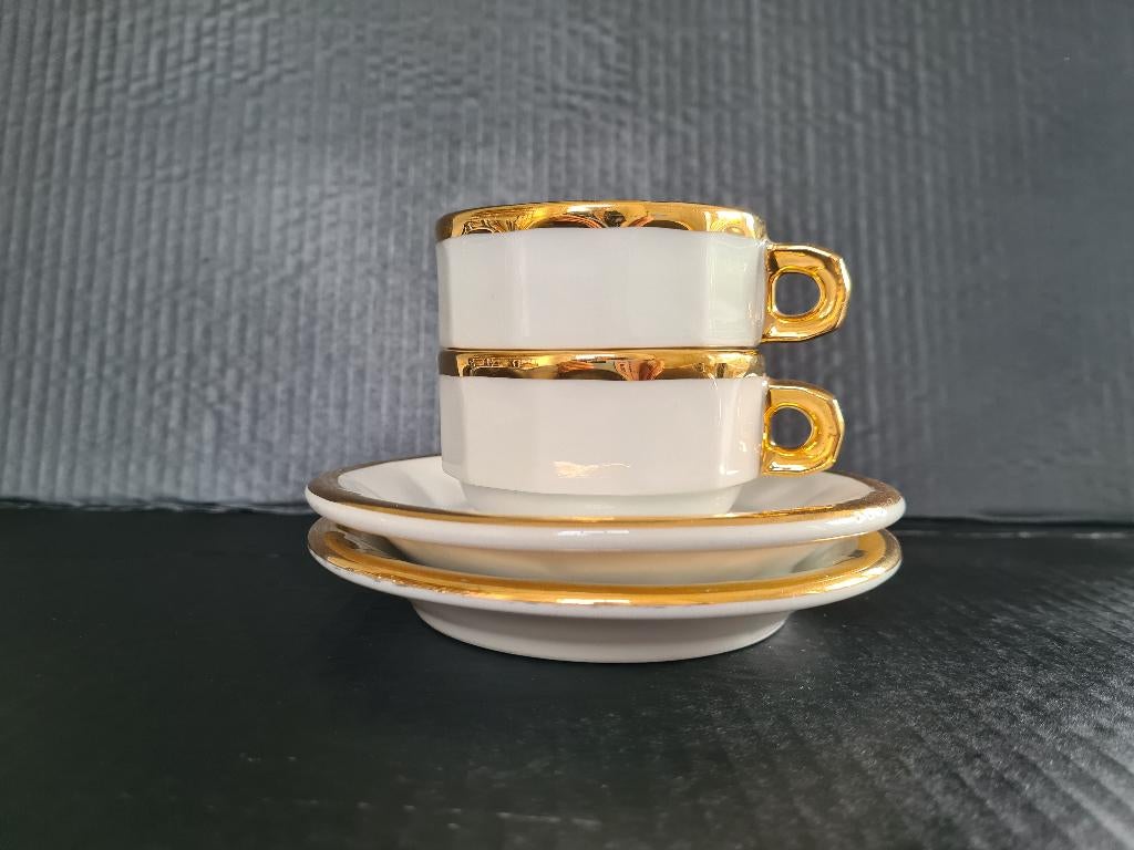 Pillivuyt 2 x espresso kopjes klein model, Huis en Inrichting, Keuken | Servies, Gebruikt, Ophalen of Verzenden, Overige stijlen