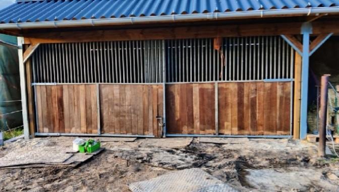 Stalwanden, stallen, boxwanden, paardenstal