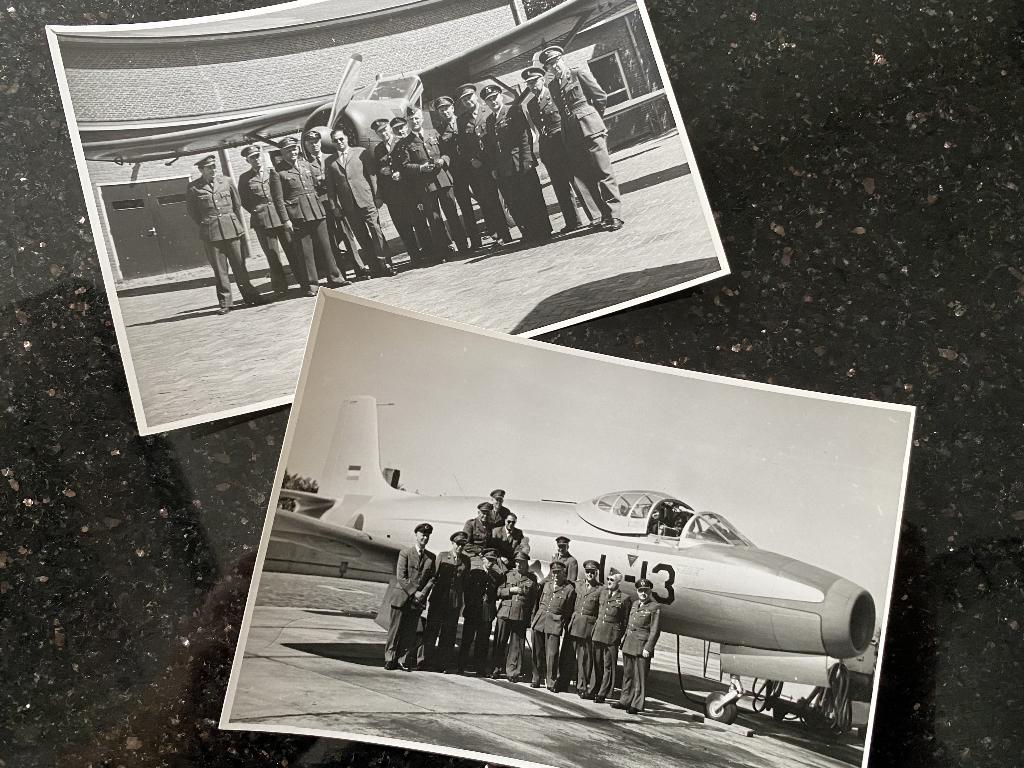 2 foto’s Fokker S-14 vliegbasis Leeuwarden in 1959., Verzamelen, Ophalen of Verzenden, Zo goed als nieuw, Kaart, Foto of Prent