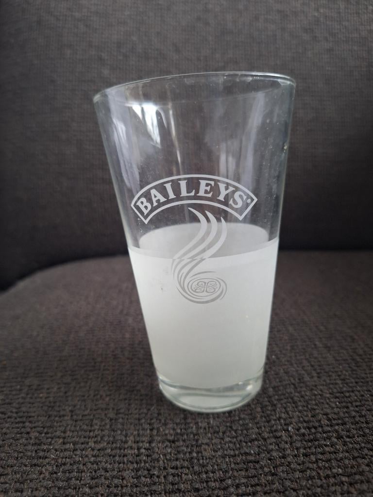 BAILEYS long drink glas (vlam), Verzamelen, Ophalen of Verzenden, Zo goed als nieuw, Borrel- of Shotglas