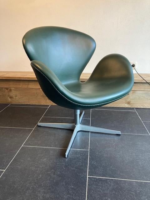 Fritz Hansen Arne Jacobsen Swan Chair , donkergroen leder, Minder dan 75 cm, Design, Fritz Hansen, Ophalen of Verzenden