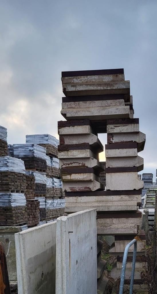 Gebruikte megablokken/ballastblokken met rond gat in midden, Tuin en Terras, Ophalen, Gebruikt, Blok, Beton