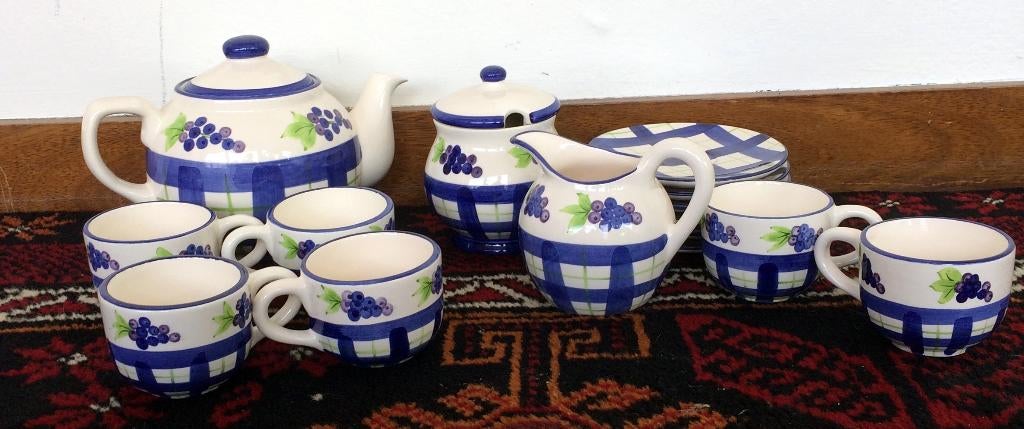 Thee servies / koffie servies / blauw met druif motief zgan, Overige materialen, Ophalen of Verzenden, Zo goed als nieuw, Overige stijlen