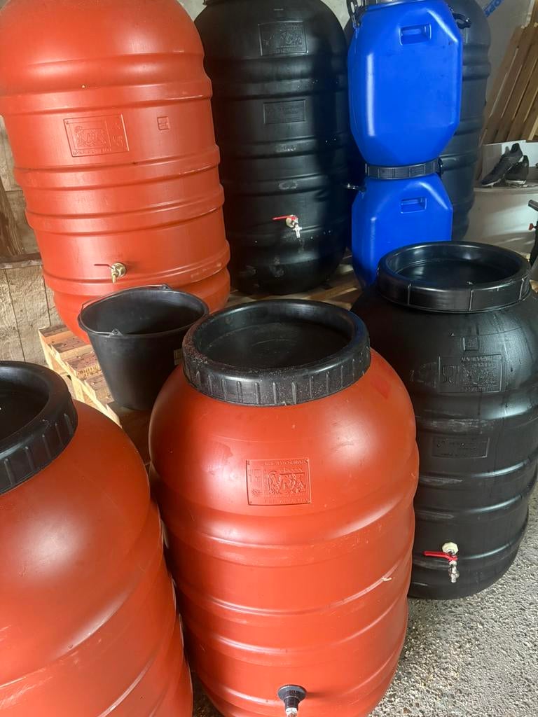 Regenton regentonnen vaten 220 liter met of zonder kraan, 150 liter of meer, Ophalen, Zo goed als nieuw