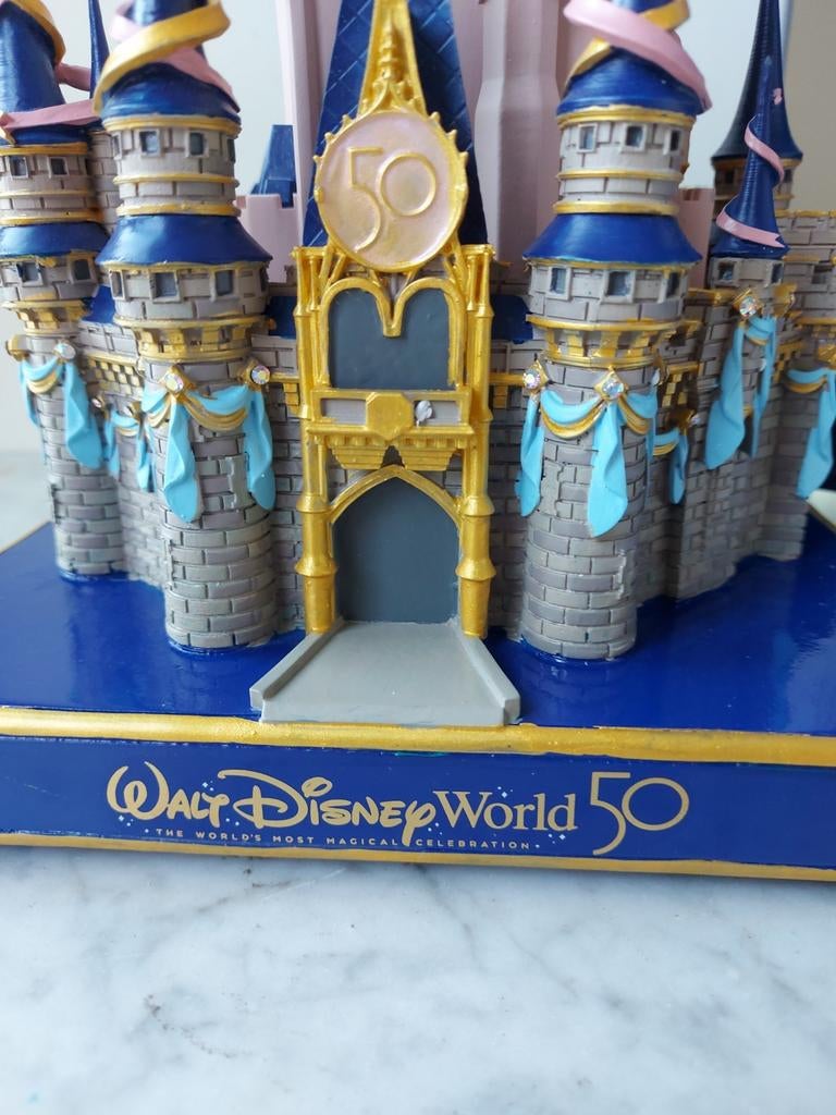Disney parc exclusive WDW50 years kasteel Assepoester, Ophalen, Assepoester of Belle, Zo goed als nieuw, Beeldje of Figuurtje