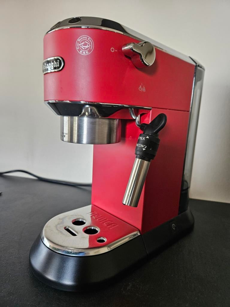 De'Longhi Mini EC685.R Espressomachine rood incl barista set, Witgoed en Apparatuur, Koffiezetapparaten, Gebruikt, Espresso apparaat
