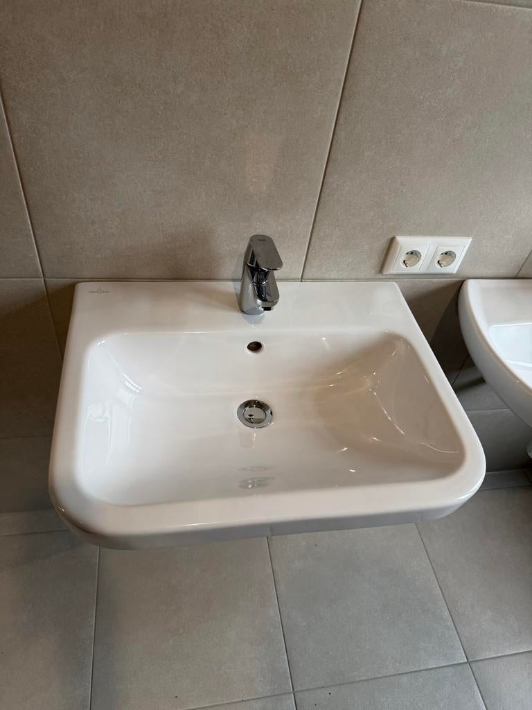 Splinternieuwe Villeroy & Boch wastafel + Grohe kraan., Huis en Inrichting, Badkamer | Badkamermeubels, Nieuw, Minder dan 100 cm
