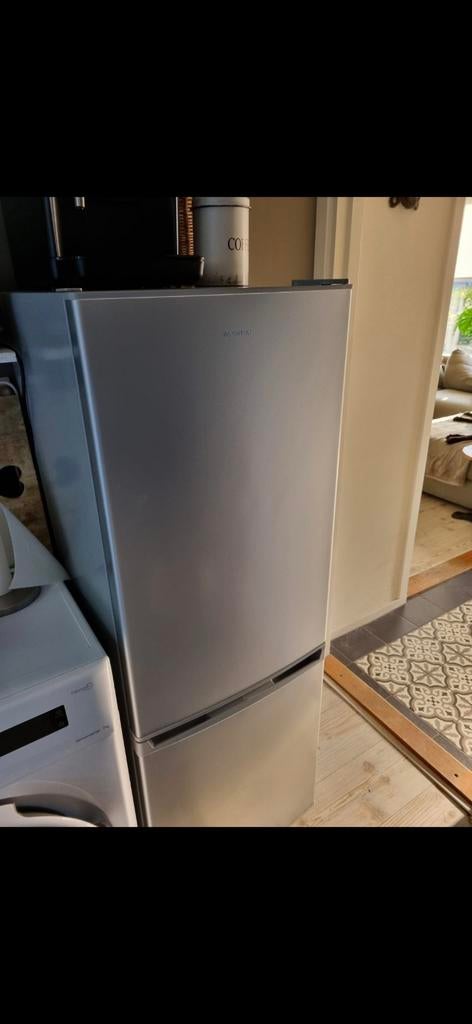 Koel en vriescombinatie koelkast, Zonder vriesvak, 200 liter of meer, 60 cm of meer, Zo goed als nieuw