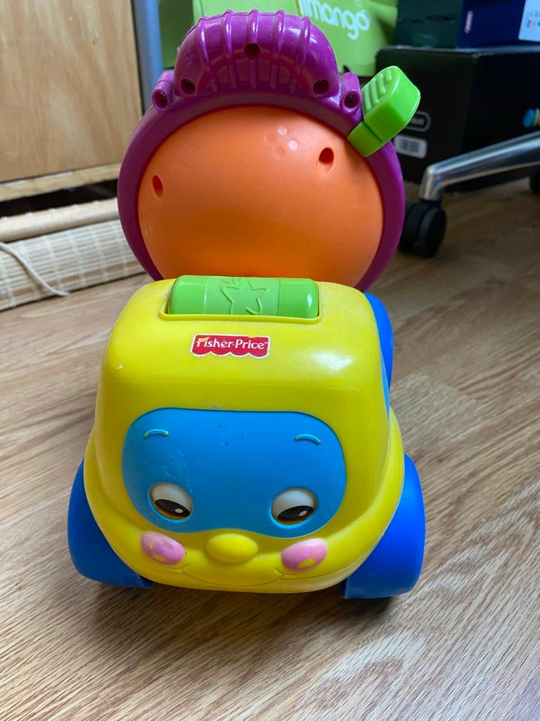 Fisher-Price Roll-Along betonwagen met bal, Kinderen en Baby's, Speelgoed | Fisher-Price, Ophalen of Verzenden, Gebruikt, Duw- of Trekspeelgoed