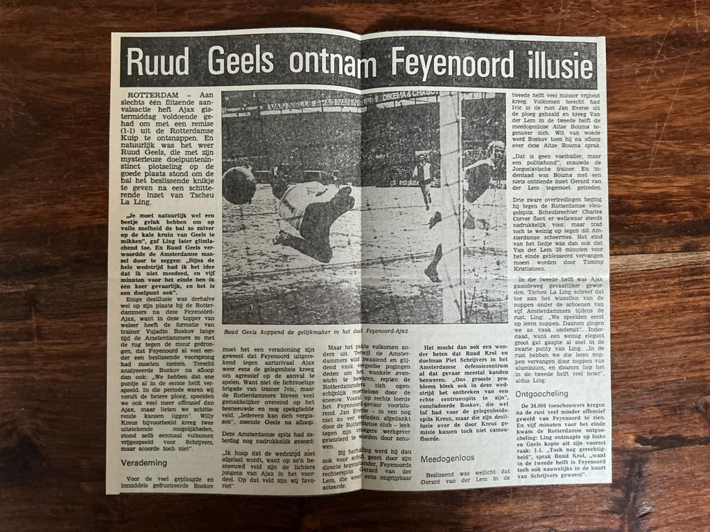 Voetbal krantenartikel Feyenoord Ajax februari 1978 Geels, Verzamelen, Ophalen of Verzenden, 1960 tot 1980, Knipsel(s)