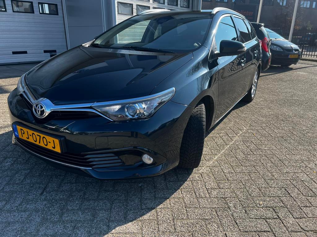 Toyota Auris 1.2T 116pk 2017 Grijs, Start-stop-systeem, 4 cilinders, Origineel Nederlands, Zilver of Grijs