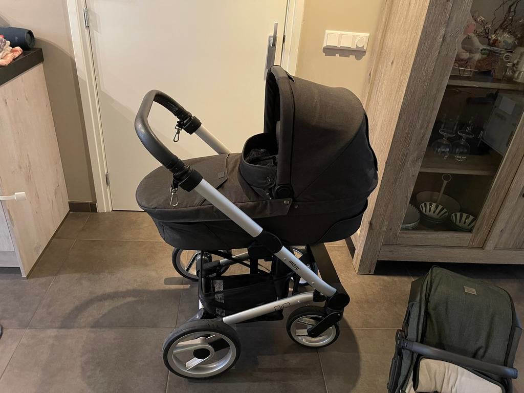 Mutsy Nio Wandelwagen grijs, Verstelbare duwstang, Zo goed als nieuw, Mutsy, Ophalen