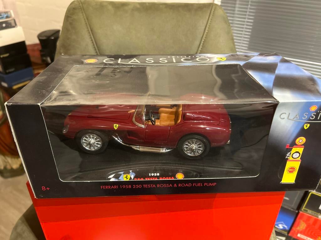 Ferrari 250 Testa Rossa 1:18 donker rood met doos, Hobby en Vrije tijd, Modelauto's | 1:18, Overige merken, Auto, Geen, Ophalen of Verzenden