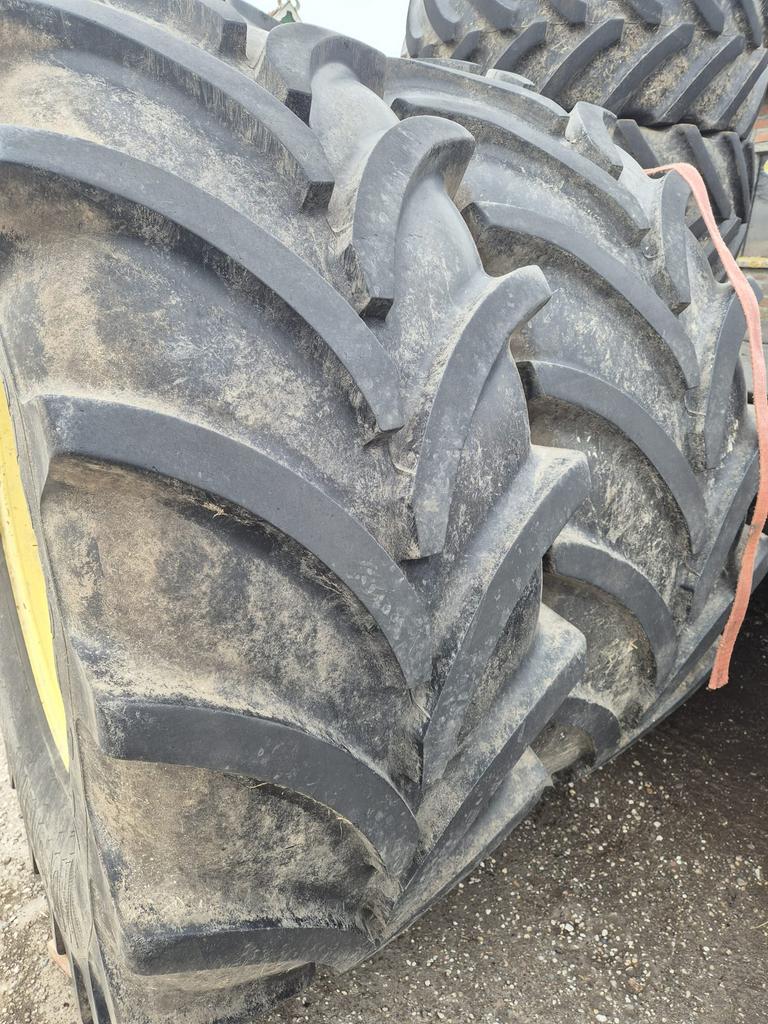 Vredestein 650/65r38 en 540/65r28 met velg, Zakelijke goederen, Agrarisch | Onderdelen | Banden, Velgen en Assen, Ophalen