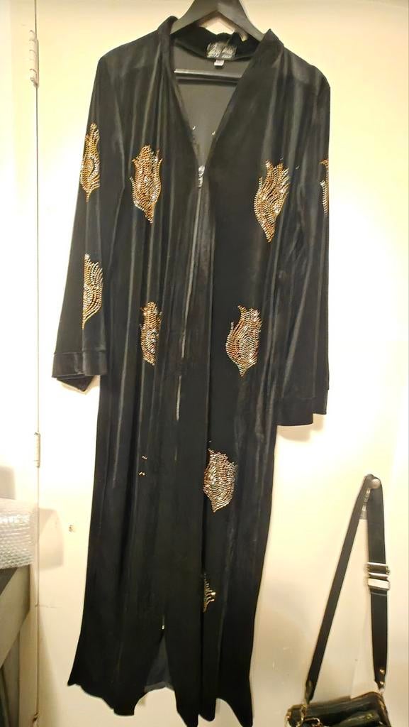 Nieuwe Zwarte Abaya met Gouden Steentjes (M-XXL), Ophalen of Verzenden, Nieuw, Maat 46/48 (XL) of groter, Overige kleuren