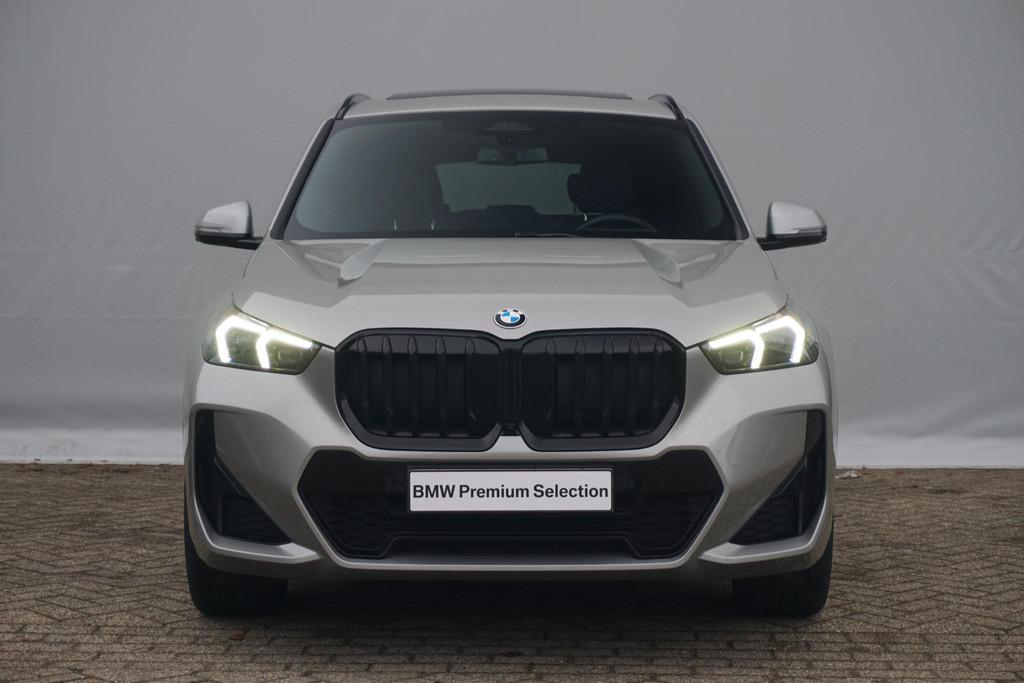 BMW X1 sDrive20i M Sportpakket Pro 19'' / Panoramadak / Head, 1800 kg, Met garantie (alle), Origineel Nederlands, Bedrijf